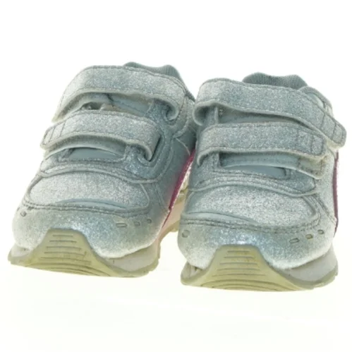 Sølvfarvede sneakers med lyserøde detaljer fra Puma (str. 22)