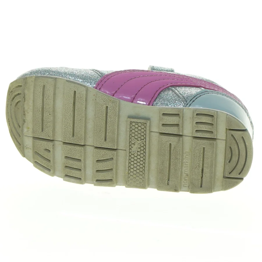 Sølvfarvede sneakers med lyserøde detaljer fra Puma (str. 22)