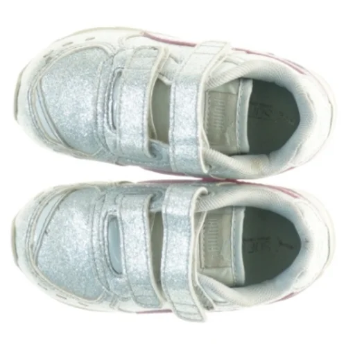 Sølvfarvede sneakers med lyserøde detaljer fra Puma (str. 22)