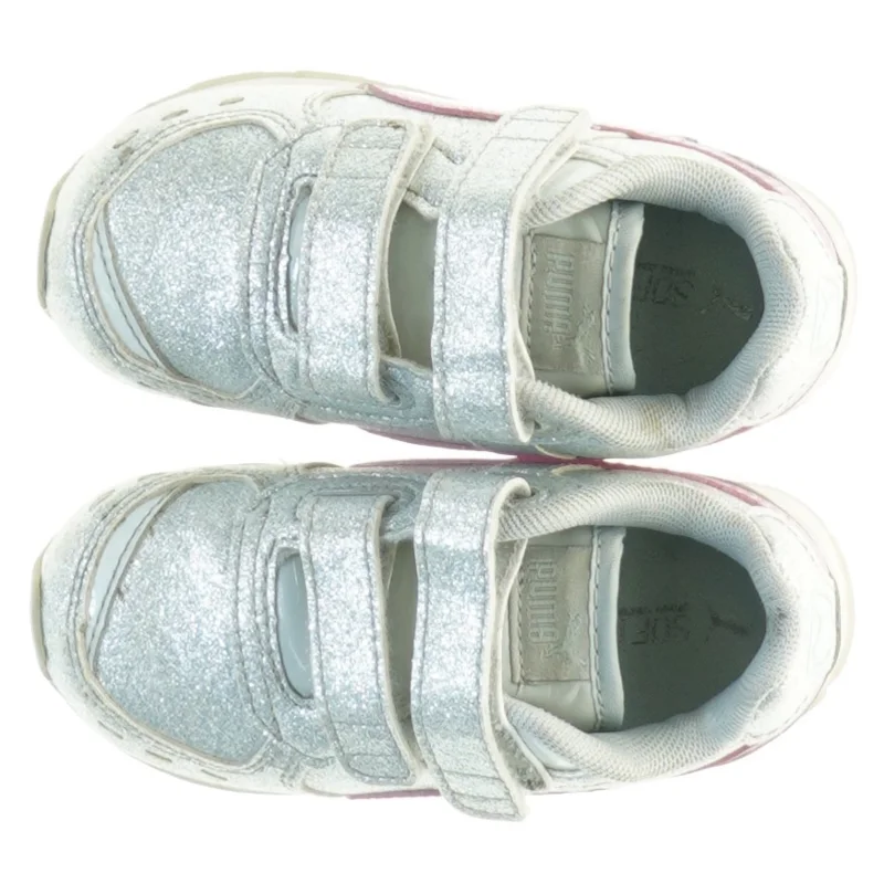 Sølvfarvede sneakers med lyserøde detaljer fra Puma (str. 22)