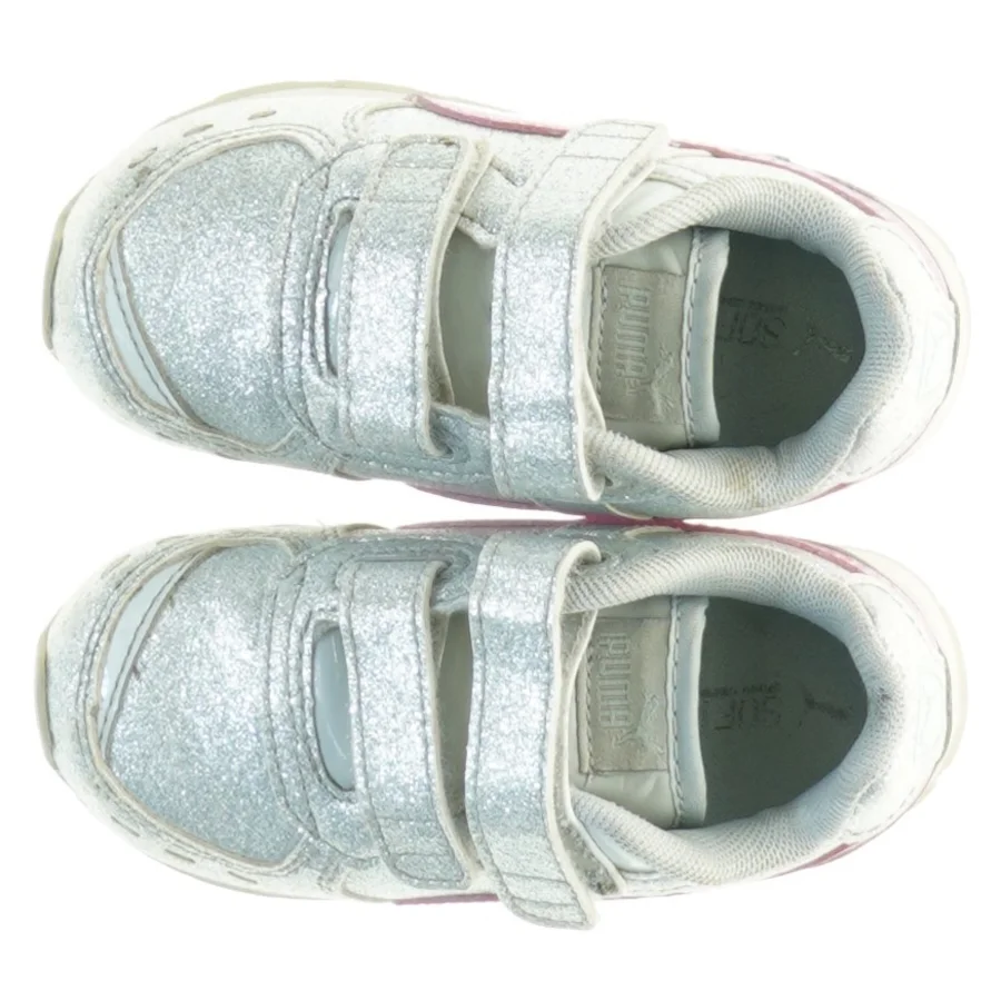 Sølvfarvede sneakers med lyserøde detaljer fra Puma (str. 22)