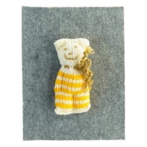 Håndstrikket bamse (str. 13 x 7 cm)