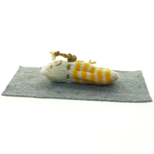 Håndstrikket bamse (str. 13 x 7 cm)