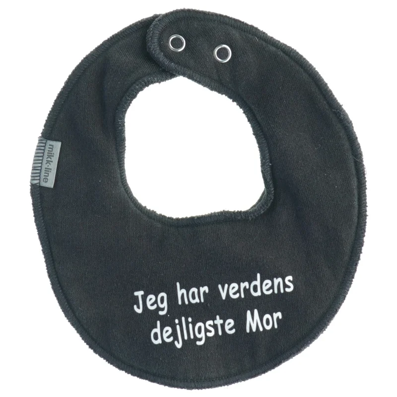 Sort babyhagesmæk med tekst fra Mikk-line (str. 20 x 17 cm)