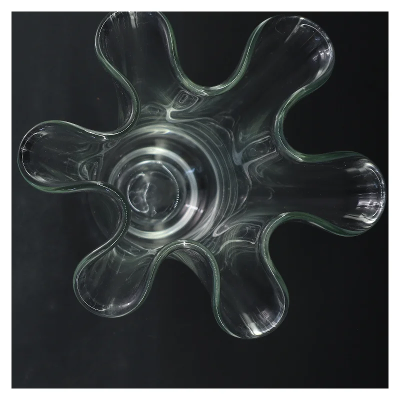 Glasvase med bølget kant (str. 27 cm)