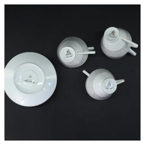 Koh-I-Noor kaffekopper med undertallerkener fra Königl pr Tettau (str. 6 kopper. ø. 8 cm. længde. 6,5 cm. 6 undertallerkener. ø. 14 cm)