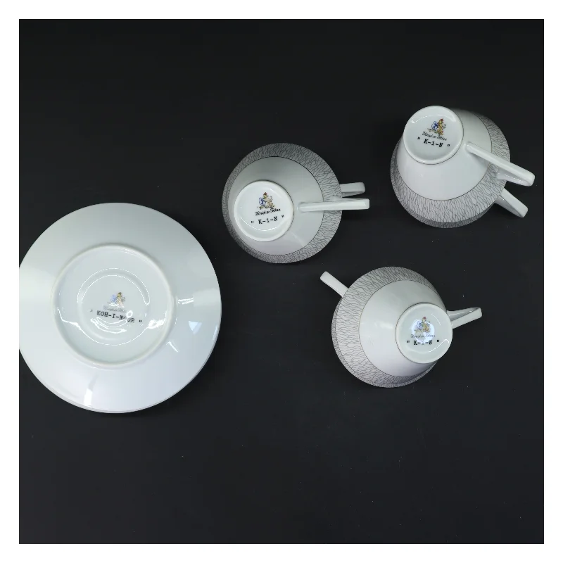 Koh-I-Noor kaffekopper med undertallerkener fra Königl pr Tettau (str. 6 kopper. ø. 8 cm. længde. 6,5 cm. 6 undertallerkener. ø. 14 cm)