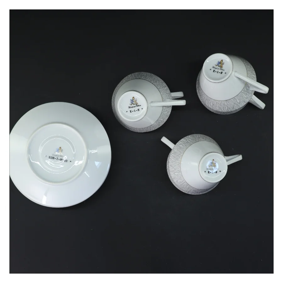 Koh-I-Noor kaffekopper med undertallerkener fra Königl pr Tettau (str. 6 kopper. ø. 8 cm. længde. 6,5 cm. 6 undertallerkener. ø. 14 cm)