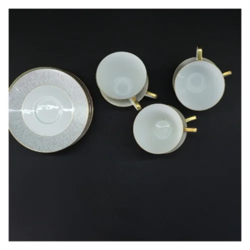 Koh-I-Noor kaffekopper med undertallerkener fra Königl pr Tettau (str. 6 kopper. ø. 8 cm. længde. 6,5 cm. 6 undertallerkener. ø. 14 cm)