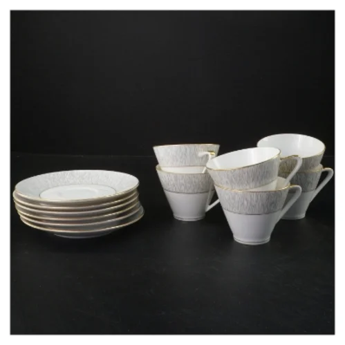 Koh-I-Noor kaffekopper med undertallerkener fra Königl pr Tettau (str. 6 kopper. ø. 8 cm. længde. 6,5 cm. 6 undertallerkener. ø. 14 cm)