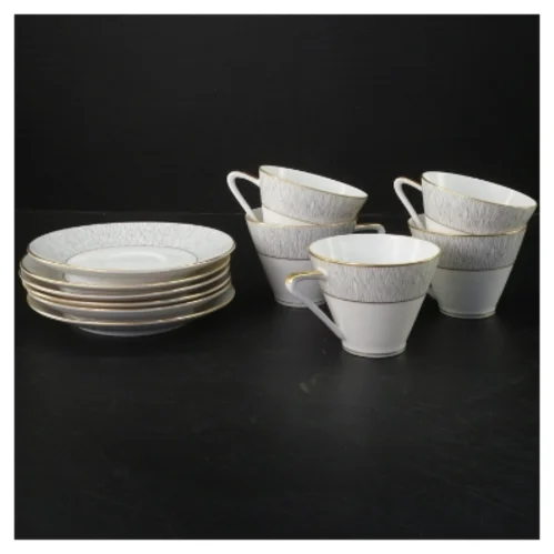 Koh-I-Noor kaffekopper med undertallerkner fra Königl pr. Tettau(str. 5 kopper. ø. 8 cm. længde. 6,5 cm. 6 undertallerkner. ø. 14 cm)