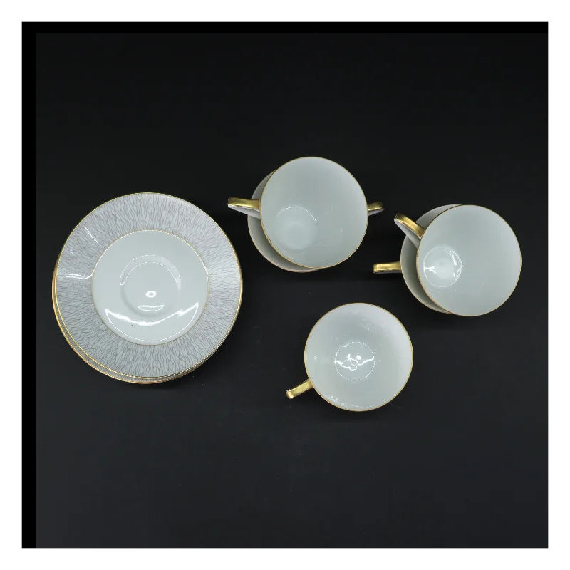 Koh-I-Noor kaffekopper med undertallerkner fra Königl pr. Tettau(str. 5 kopper. ø. 8 cm. længde. 6,5 cm. 6 undertallerkner. ø. 14 cm)