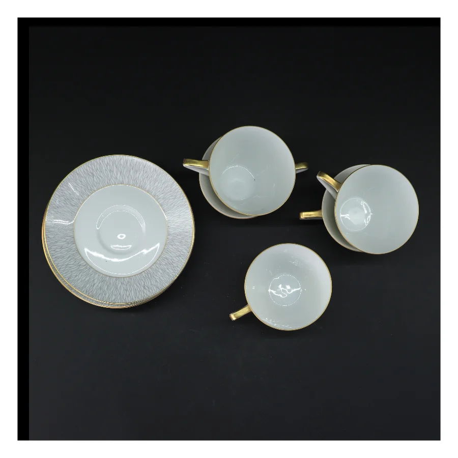 Koh-I-Noor kaffekopper med undertallerkner fra Königl pr. Tettau(str. 5 kopper. ø. 8 cm. længde. 6,5 cm. 6 undertallerkner. ø. 14 cm)