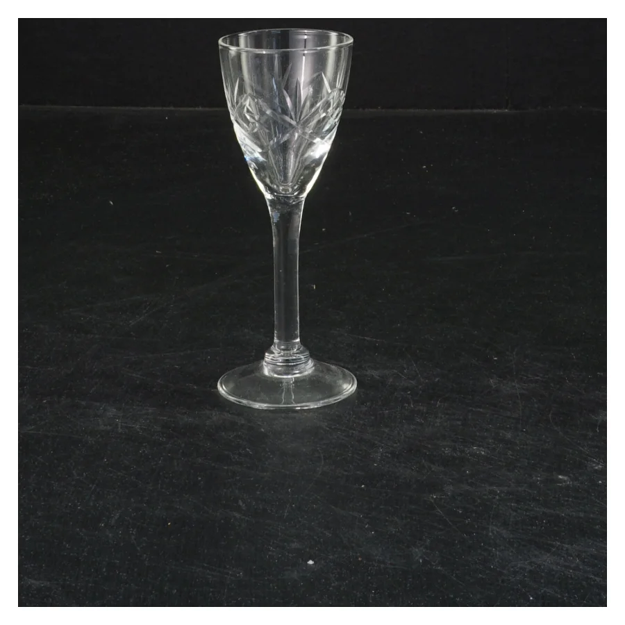 Klassisk glas med mønster (str. 10x4 cm)