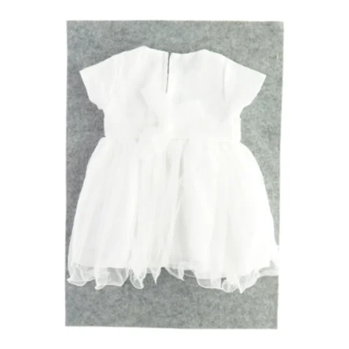 Kjole med tyl fra Jocko (str. 74)