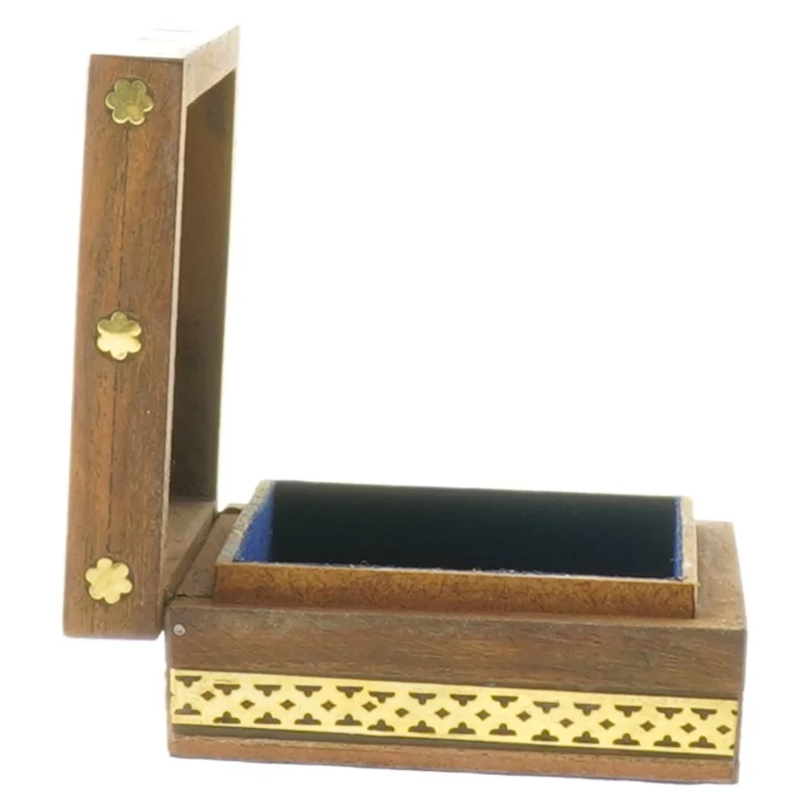 Trææske med buddhistisk motiv (str. 11 x 8 x 4 cm)