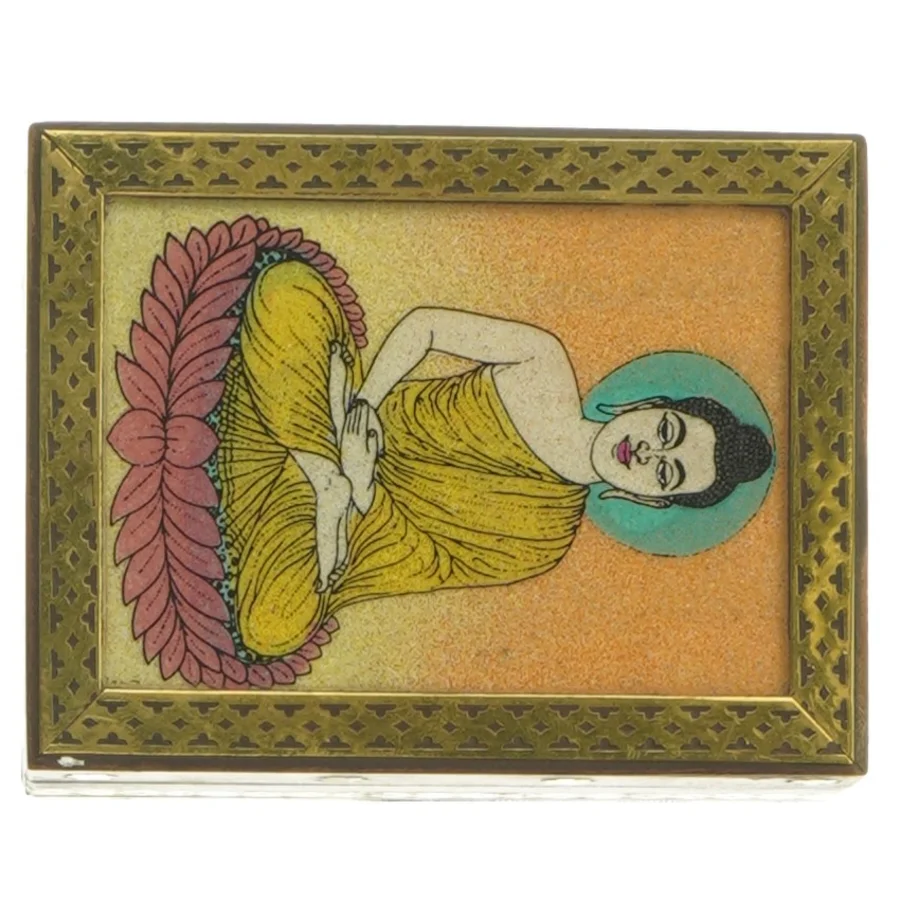 Trææske med buddhistisk motiv (str. 11 x 8 x 4 cm)