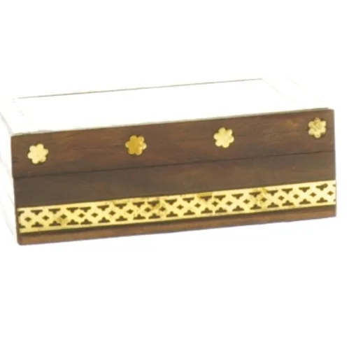 Trææske med buddhistisk motiv (str. 11 x 8 x 4 cm)