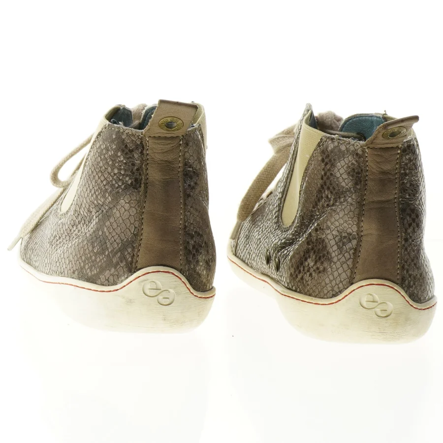 Brugte damesneakers med slangeskindslook