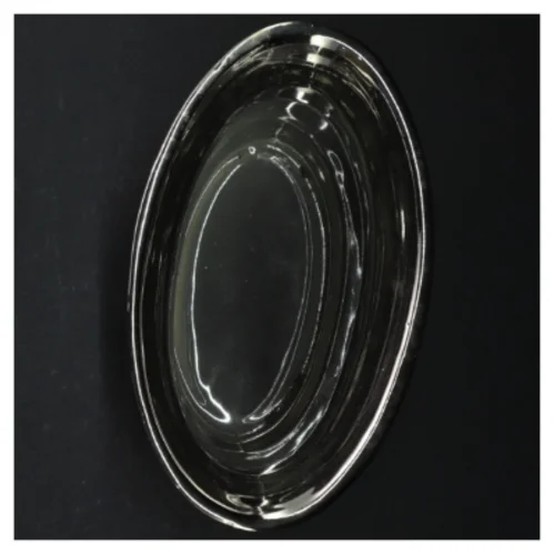 Ovalt sølvfarvet fad med rosendekoration (str. 21 x. 12 cm)