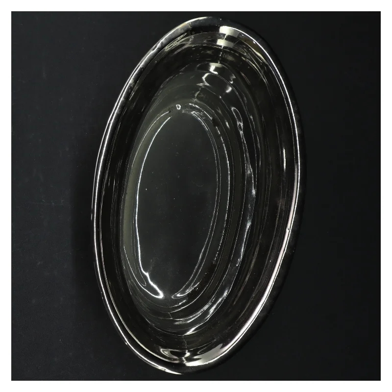 Ovalt sølvfarvet fad med rosendekoration (str. 21 x. 12 cm)