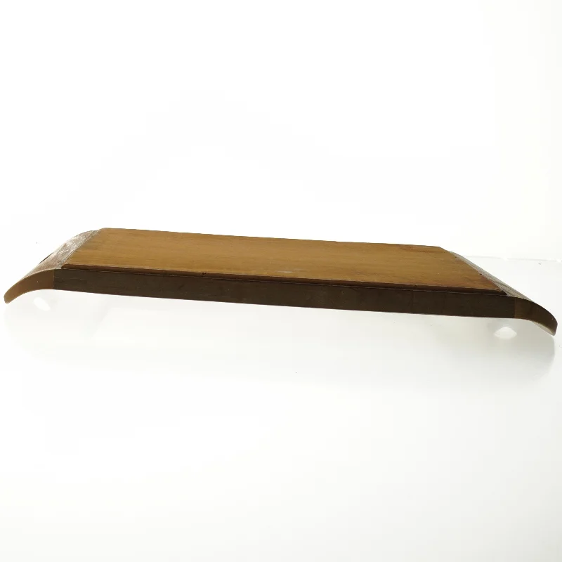 Træbakke med sommerfuglevinger