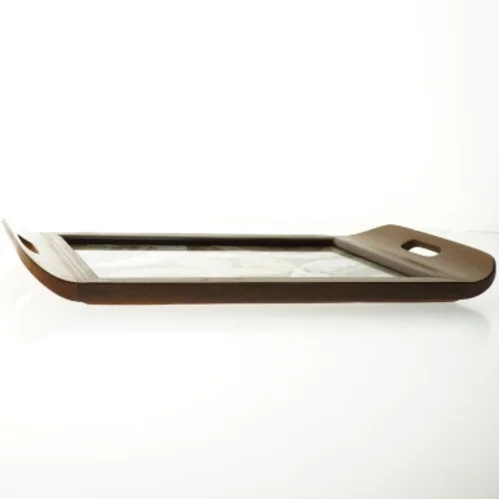 Træbakke med sommerfuglevinger