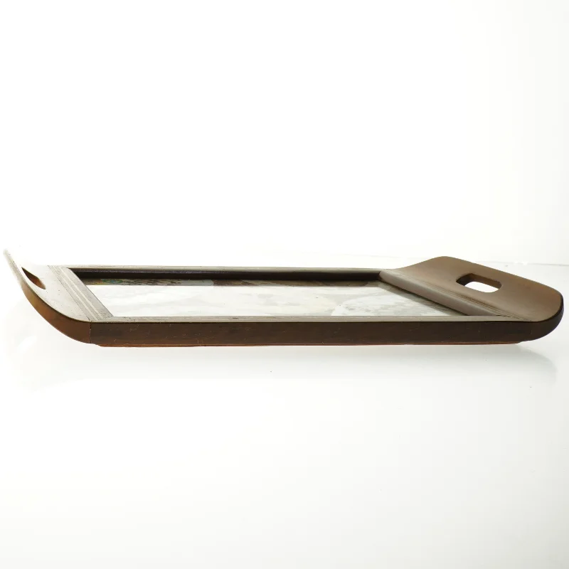 Træbakke med sommerfuglevinger