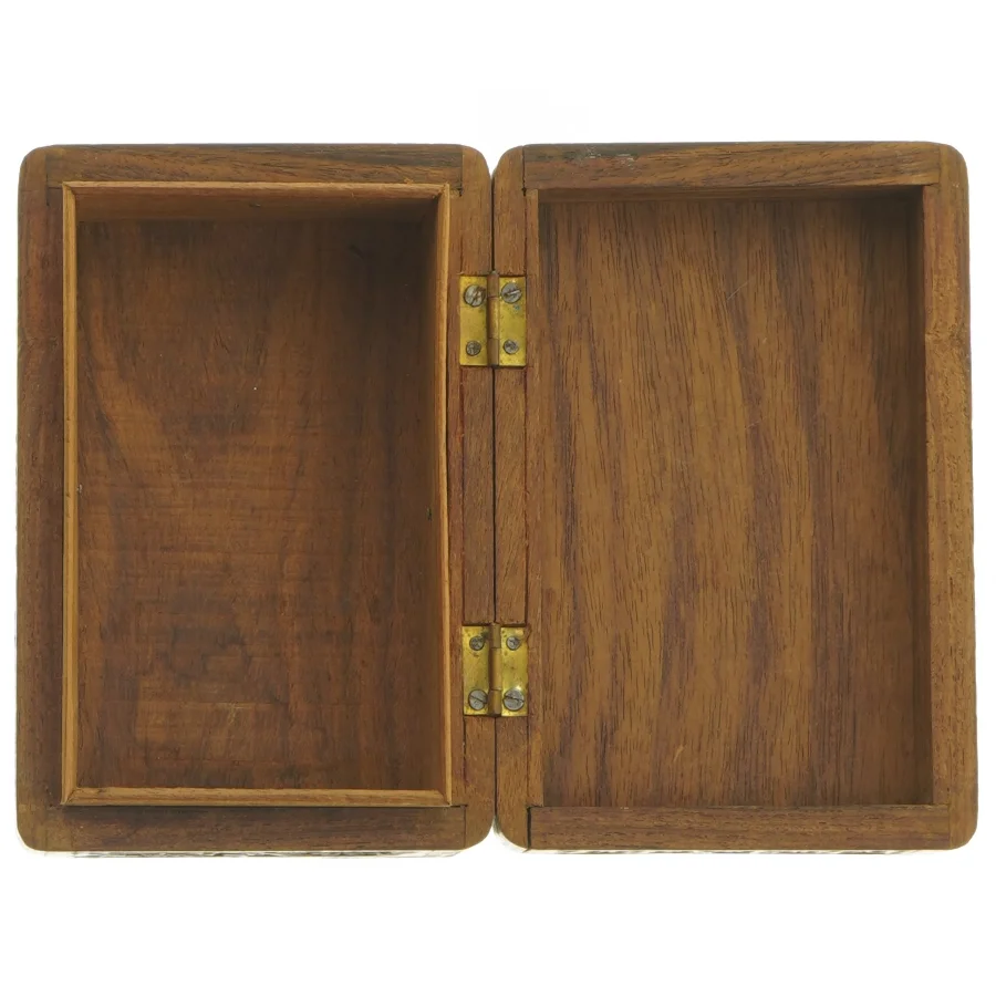 Udsmykket trææske (str. 15 x 10 x 6 cm)