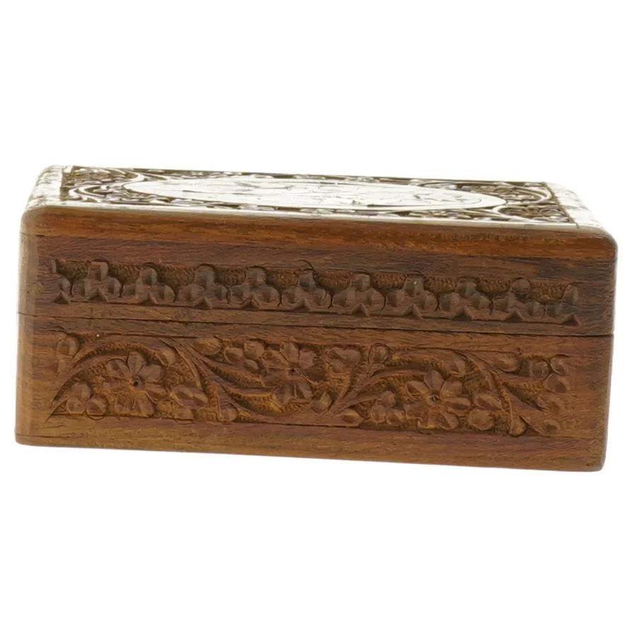 Udsmykket trææske (str. 15 x 10 x 6 cm)