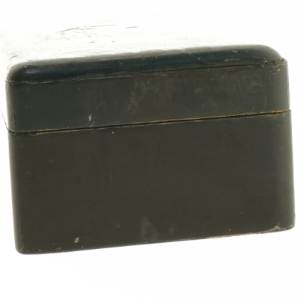 Vintage trææske med præget dekoration (str. 20 x 14,5 x 9 cm)