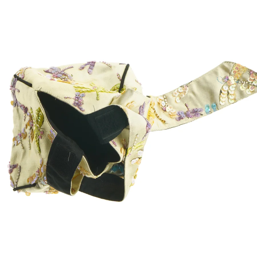 Broderet stoftaske (str. 15 x 15 cm)