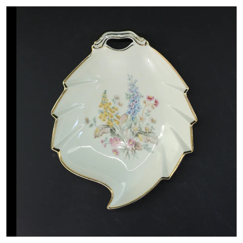 Oval broholmskål med blomsterdesign fra Broholm (str. 22,5x17 cm)