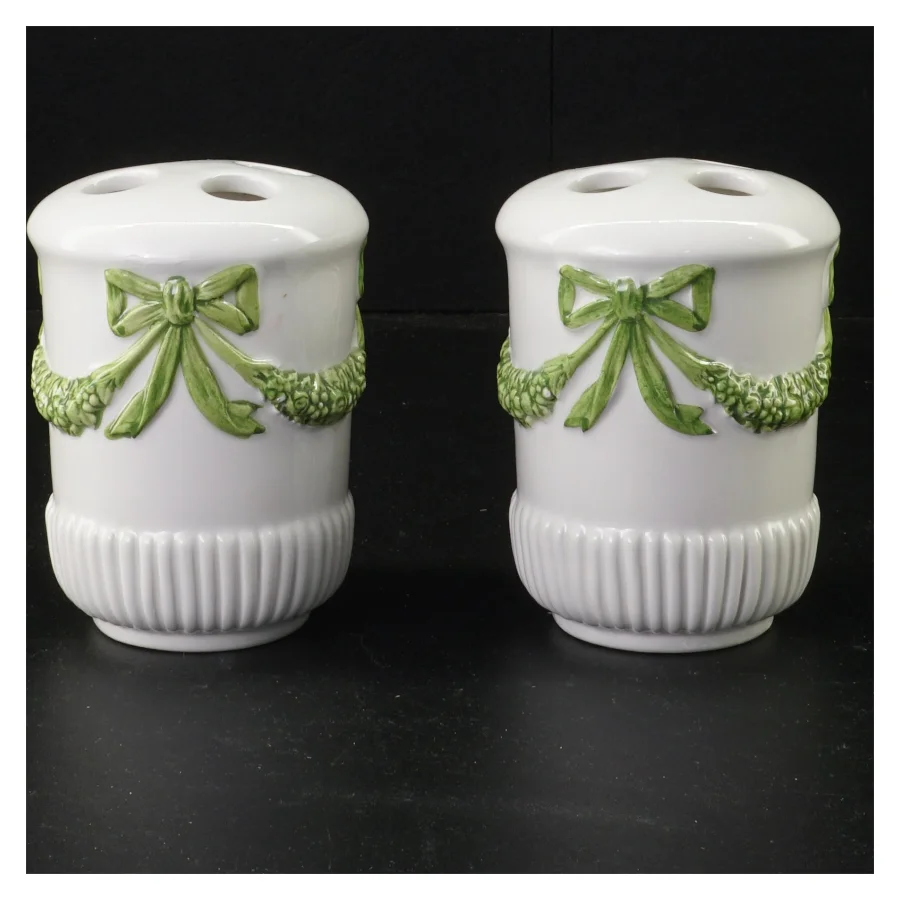 2stk Beringgård porcelænsvaser med grønne bånd. (str. 11 x 8 cm)