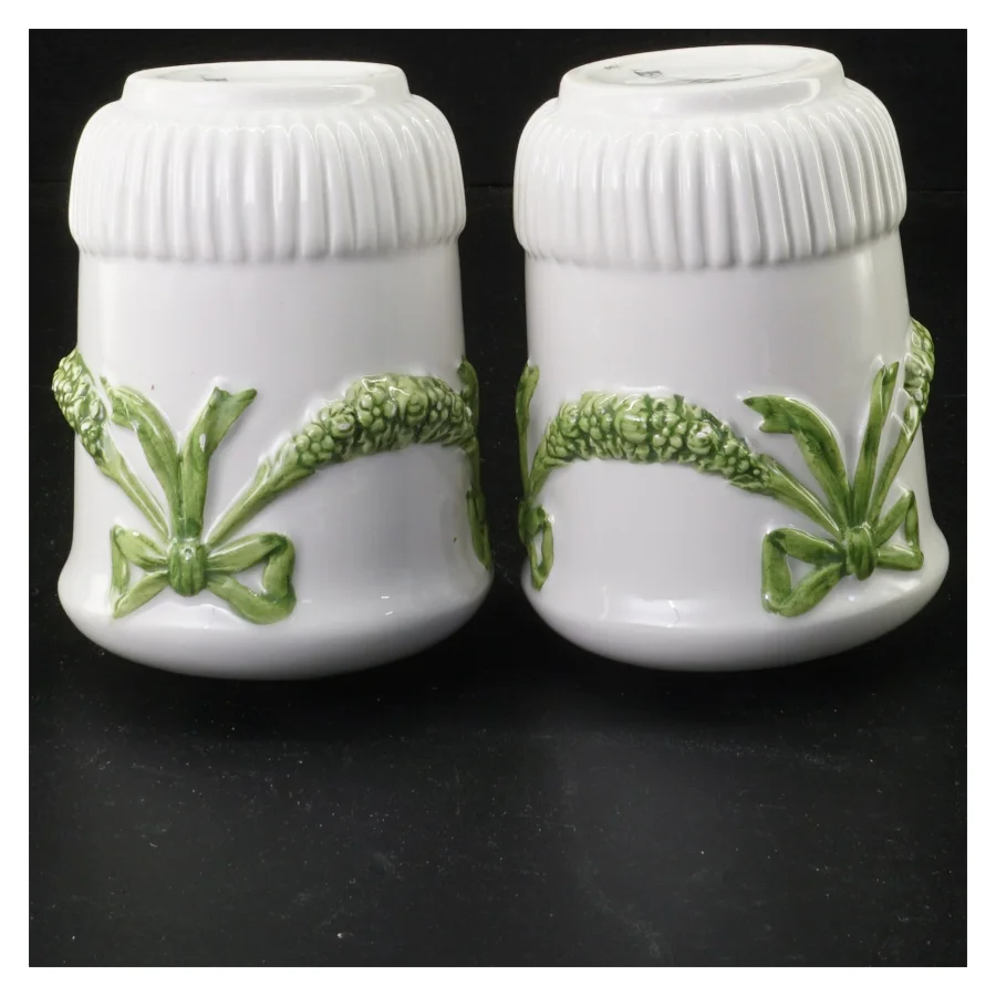 2stk Beringgård porcelænsvaser med grønne bånd. (str. 11 x 8 cm)