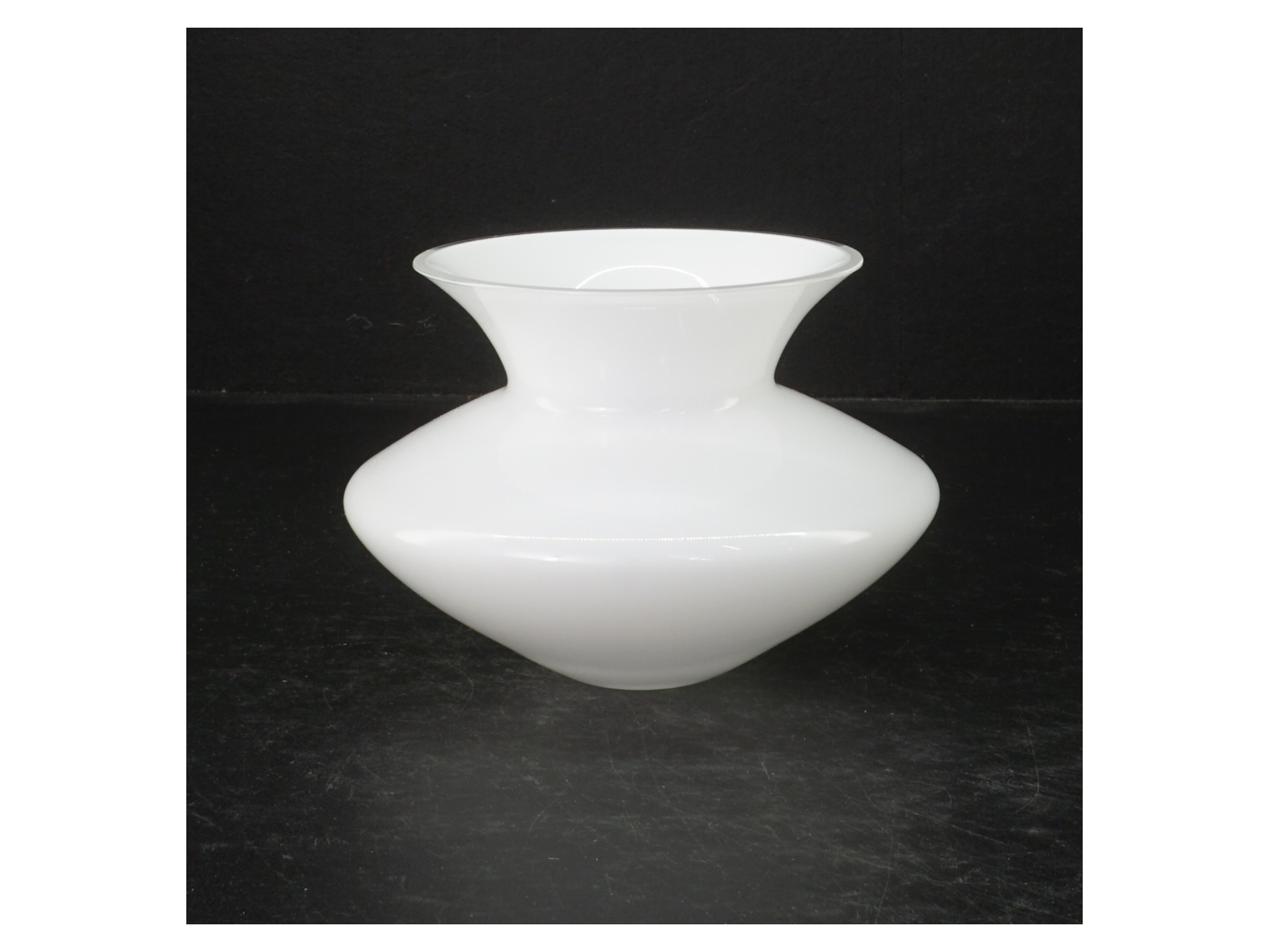 Hvid glas vase fra Rosendahl (str. Ø. 14 cm)