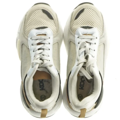 Hvide og beige sneakers fra Kool (str. 32 )