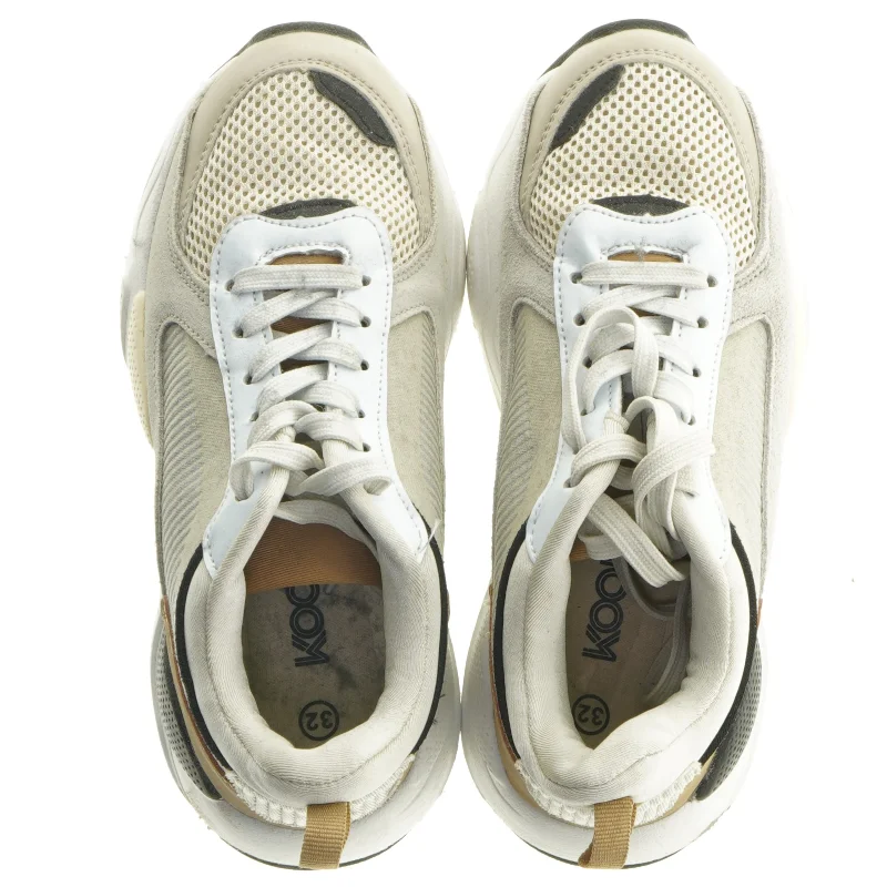 Hvide og beige sneakers fra Kool (str. 32 )