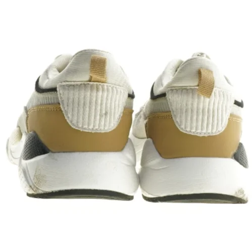 Hvide og beige sneakers fra Kool (str. 32 )