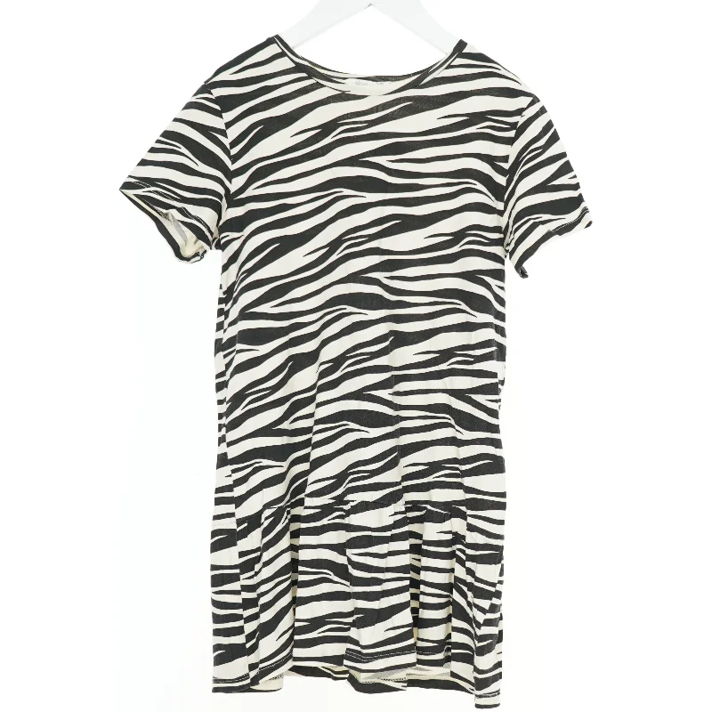 Kjole med zebramønster fra H&M (str. 122) 