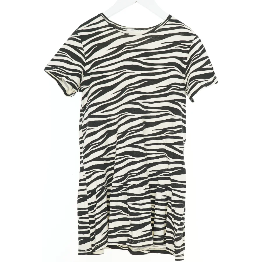 Kjole med zebramønster fra H&M (str. 122) 