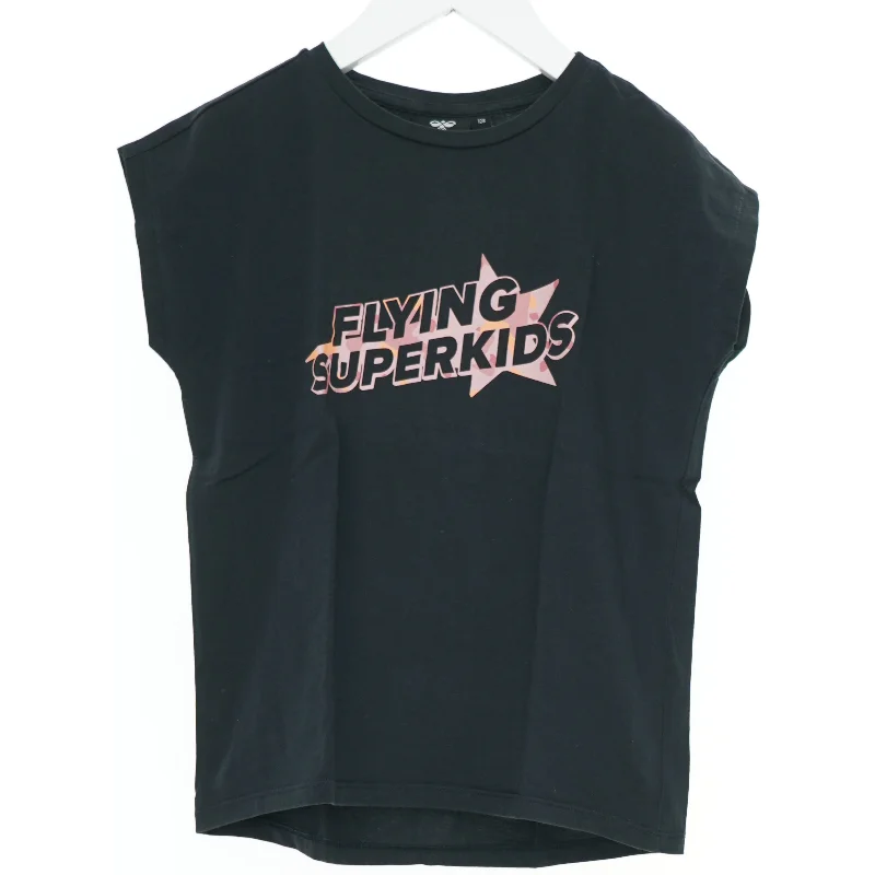 T-shirt med 'Flying Superkids' print fra Hummel (str. 128)