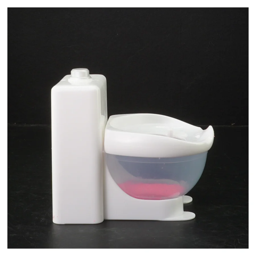Toilet (str. 14 x. 11,5 cm)