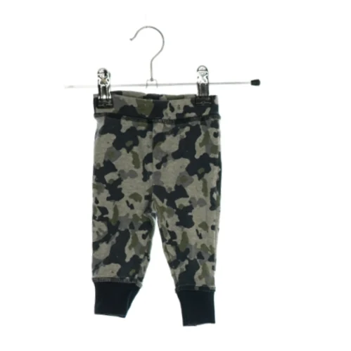 Bukser med print fra Petit (str. 62)