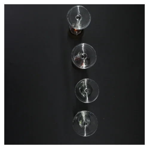 Sæt af fire farvede glas (str. 18 x 6 cm)