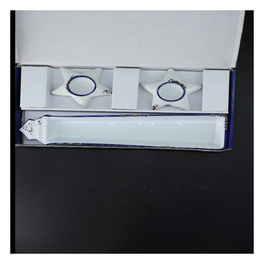 Dekorationsfad med tilhørende lysestager (str. Femogtredve , 5 x. 9 cm. og. 11 cm)