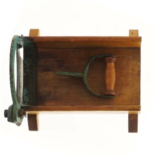 Brødskærer fra Raadvad (str. 25x24x21 cm)