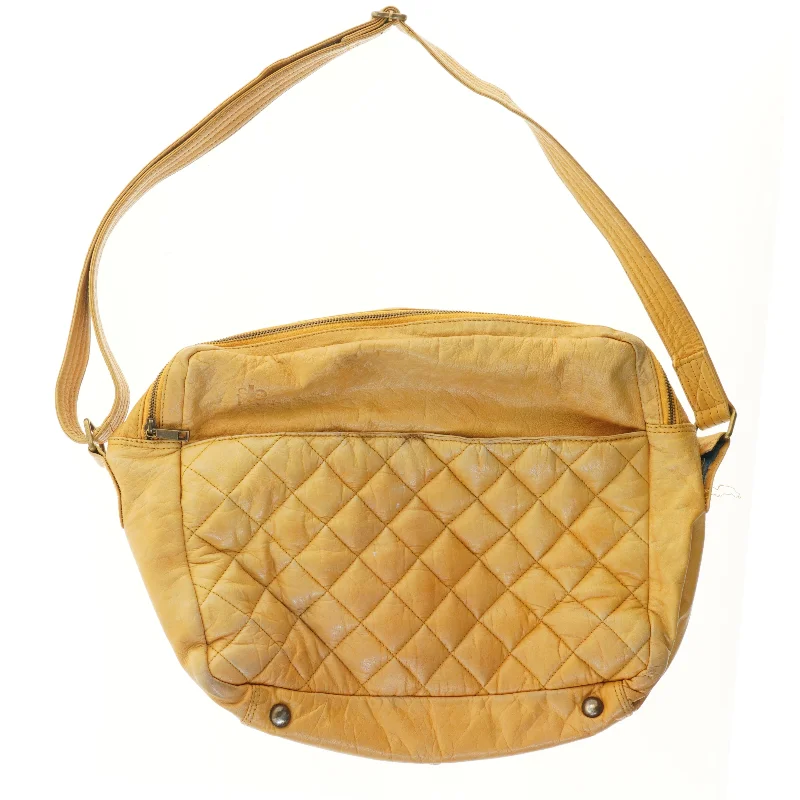 Beige læder pusletaske med lynlåse (str. 50x36 cm)