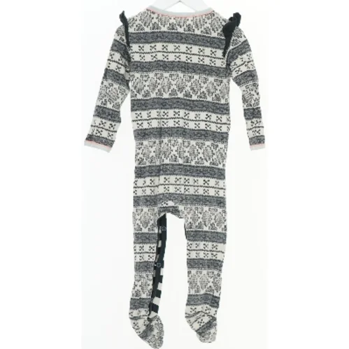 Baby heldragt med mønster fra Phister & Philina (str. 80)