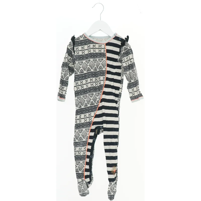 Baby heldragt med mønster fra Phister & Philina (str. 80)